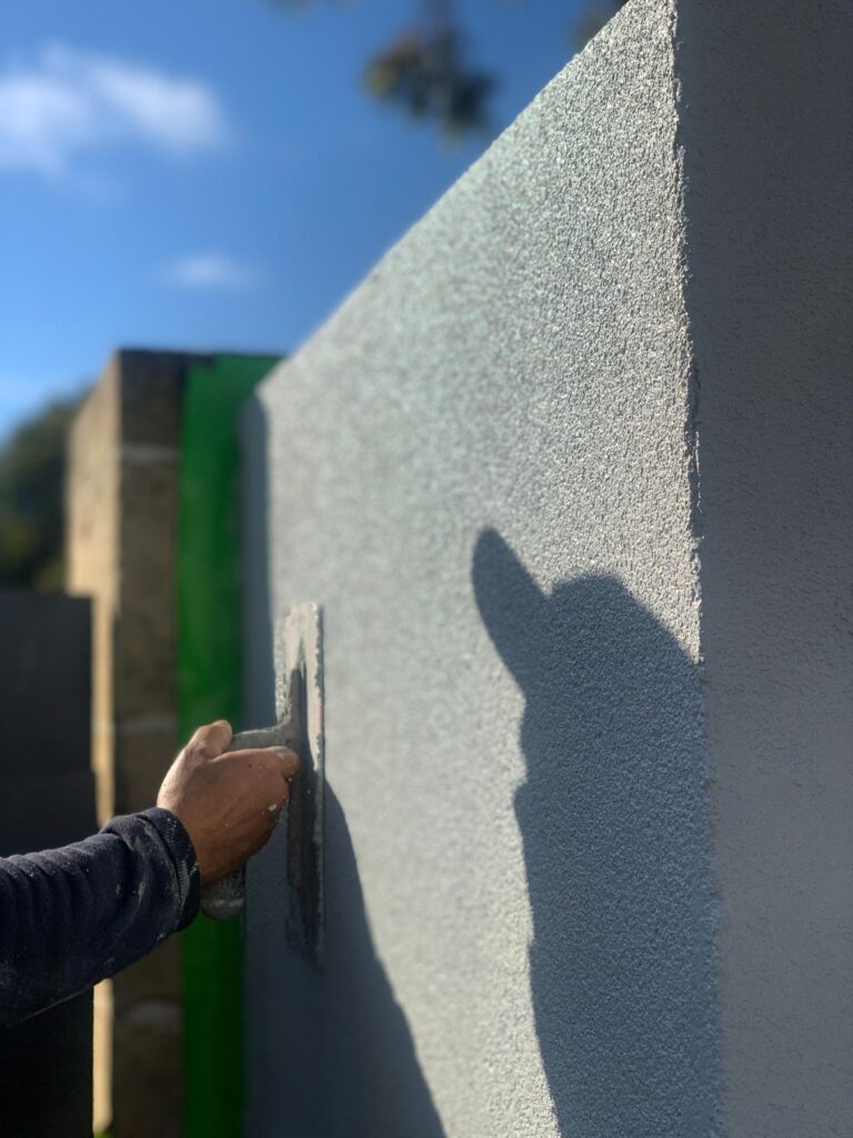 Smooth rendered wall finish by Sunshine Coast Bricklayers