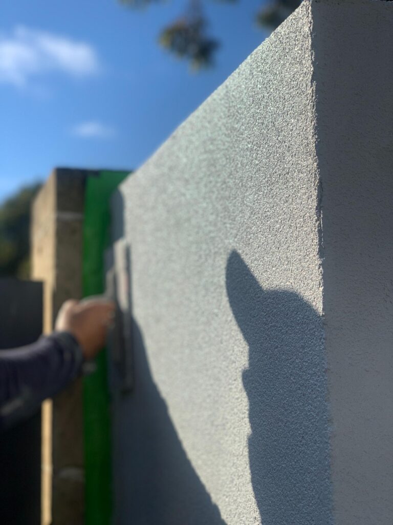 Clean rendered wall edge on a Sunshine Coast block wall